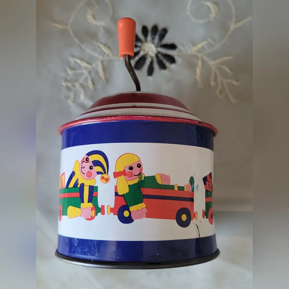 Vtg Rare Christmas Find Bolz By Lena tin music turnbox toy.